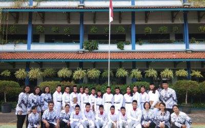Kompleks Strada Pejompongan Melakukan Upacara Bendera Memperingati Hari Guru Nasional
